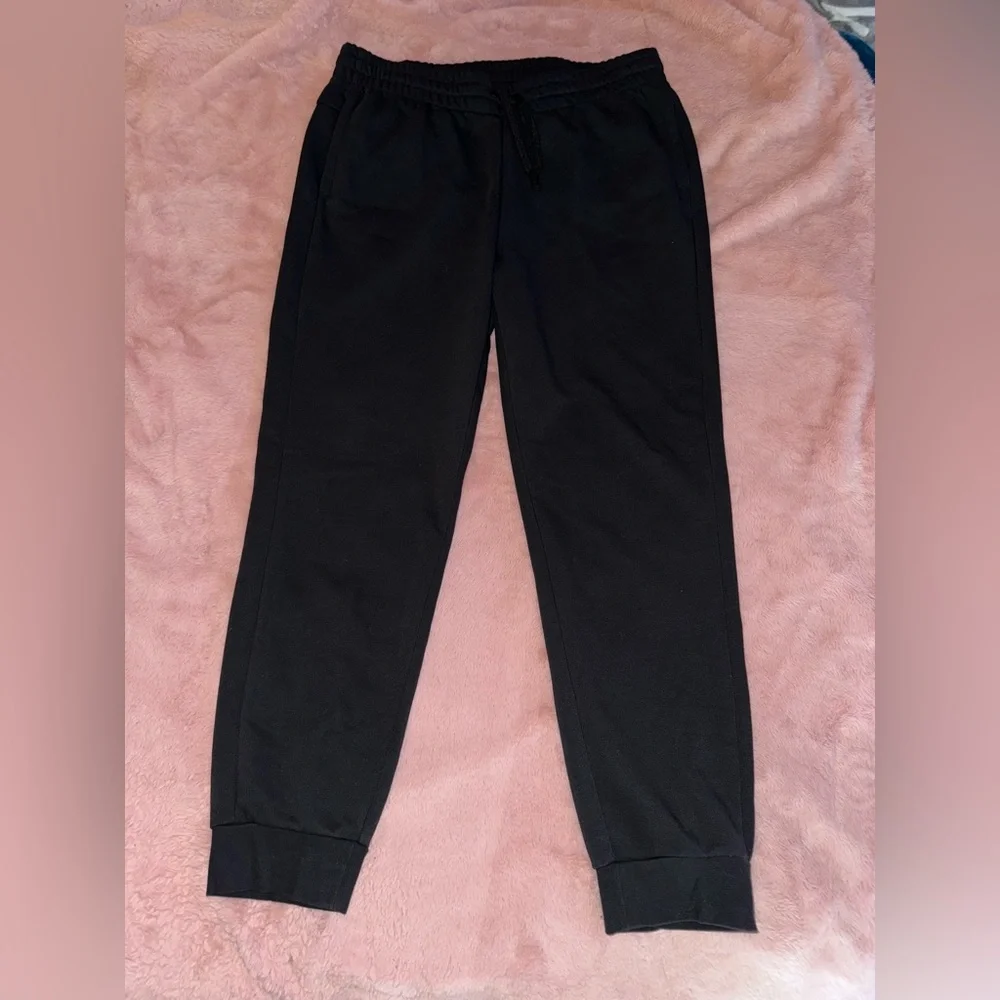 Women’s black Adidas Sweatpants with pockets, size XL